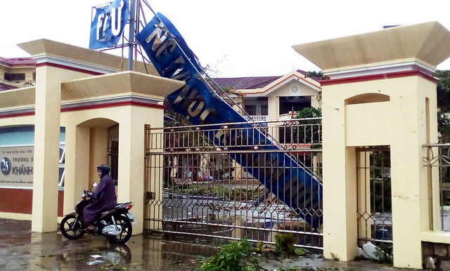 Dân vùng rốn bão không ngờ Con Voi quá khủng khiếp!